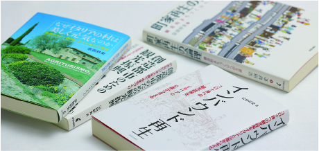 都市計画と観光についての多数の著書